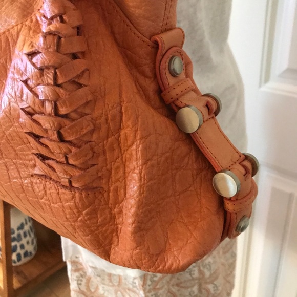 B MAKOWSKY ๐บ ๐ imprinted Leather, Shoulder hobo bag,purse. Lt. Orange - Picture 3 of 13